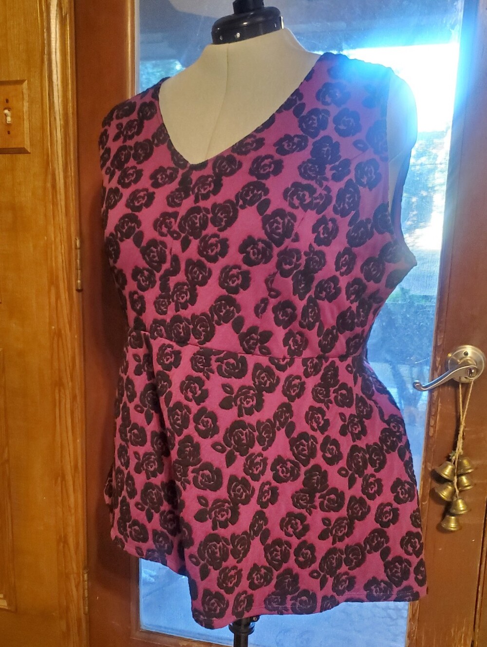 Torrid Plus Women’s Royal Purple Brocade Black  Sleeveless V-Neck Top 5 28